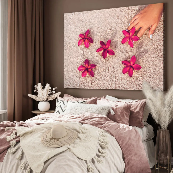 Canvas Schilderij - Red Flowers on Sand