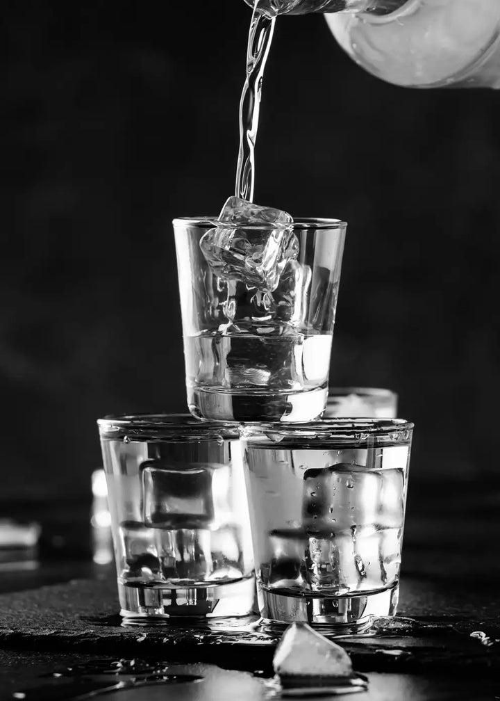 Canvas Schilderij - Vodka on Ice