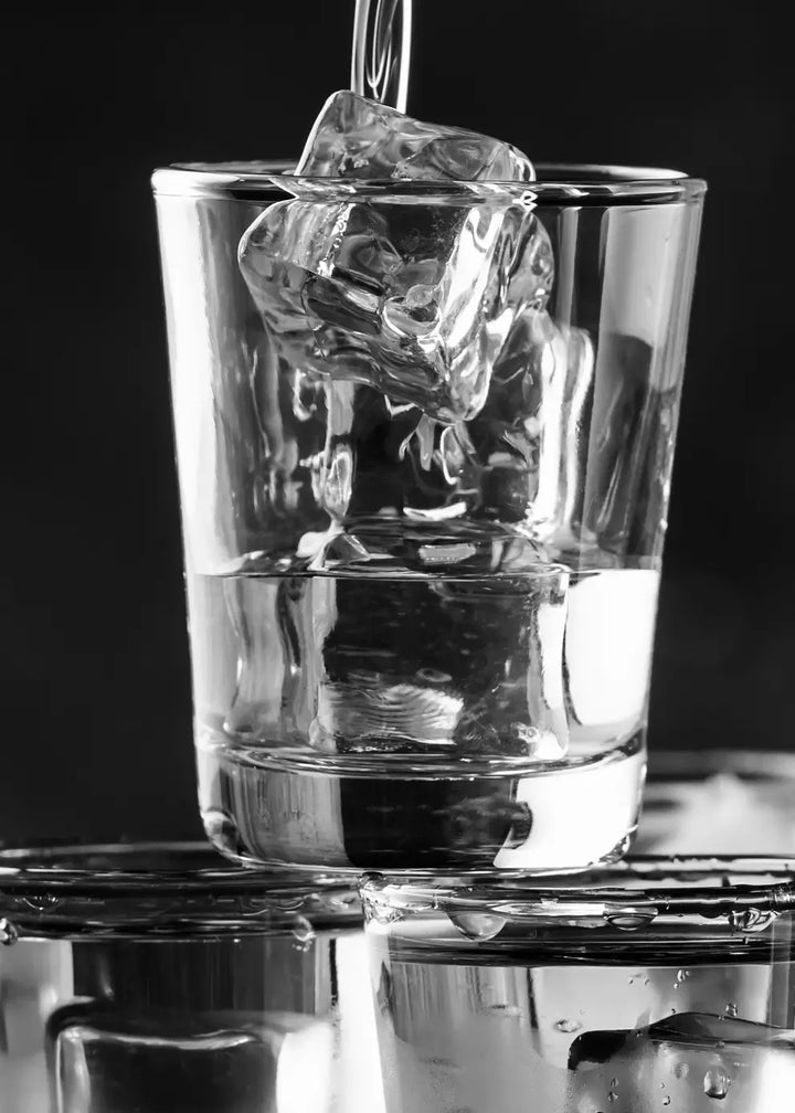 Canvas Schilderij - Vodka on Ice